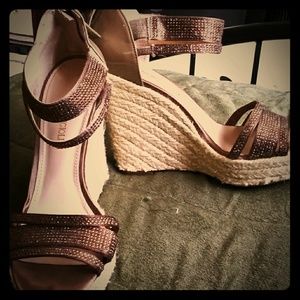 Enzo Angiolini embellished tan wedges